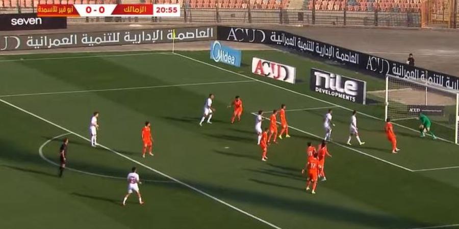 ثنائي الزمالك يخوضا فقرة تدريبات بدنية في استاد القاهرة بعد انتهاء مباراة أبو قير