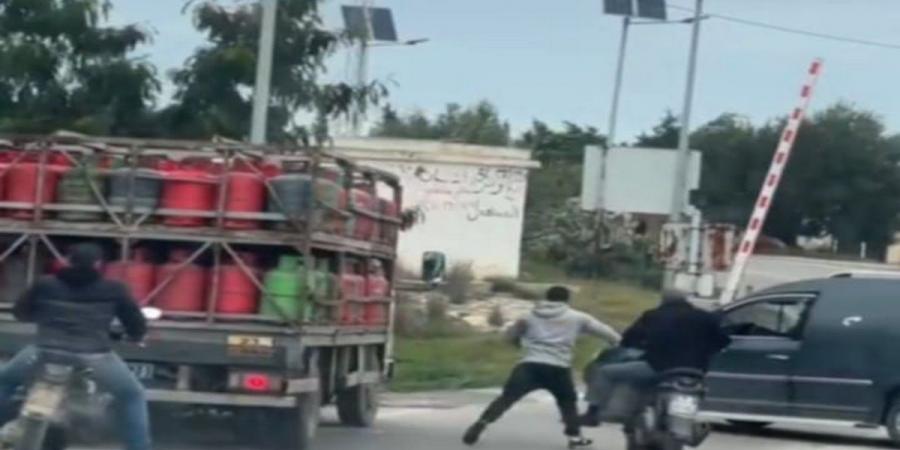 سوسة :بطاقة ايداع بالسجن في حق مواطن عمد الى اعتراض طريق شاحنة محملة بالغاز المنزلي