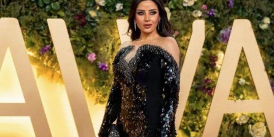 بفستان أسود أنيق.. رضوى الشربيني تخطف الأنظار في حفل Joy Awards بالرياض «صور»